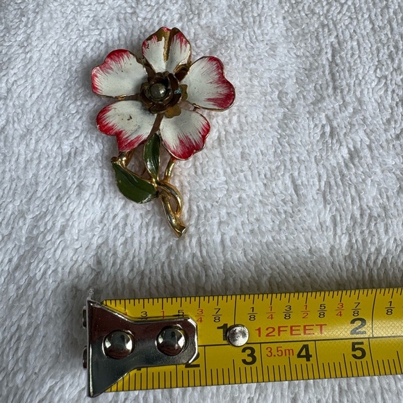 Vintage White & Red Enamel Antique Flower Brooch Pin - Picture 4 of 7